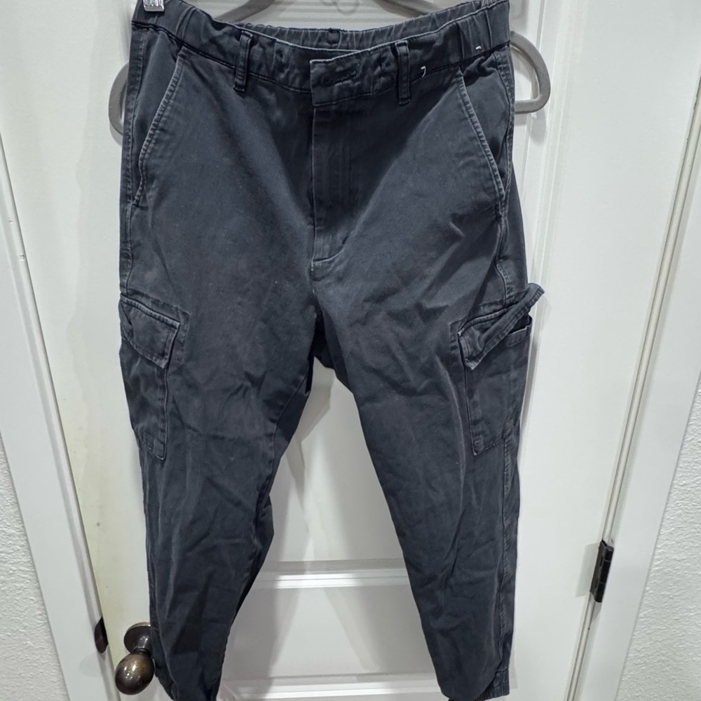 Uniqlo Men's Dark Gray Cargo Pants